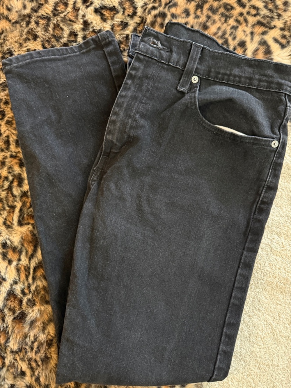 Levi's women’s Black Denim Jeans - Picture 2 of 2
